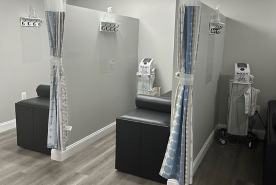 Pain and Rehab Center In Camp Springs treatment room 1