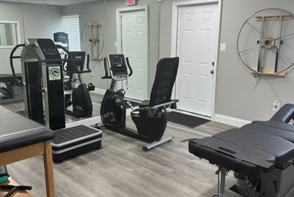 Pain and Rehab Center In Camp Springs treatment room 2
